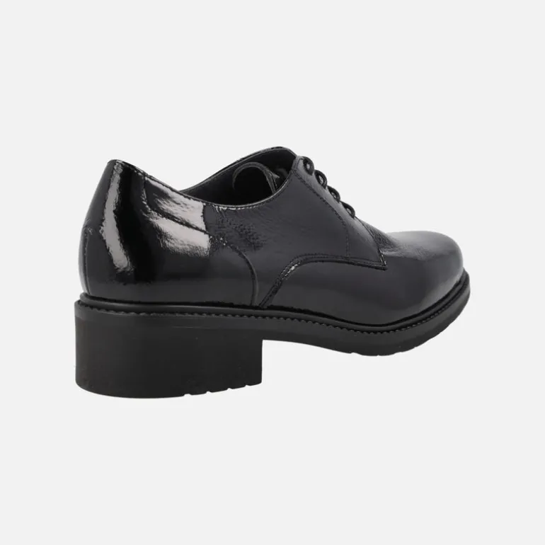 Zapatos negros de charol con cordones