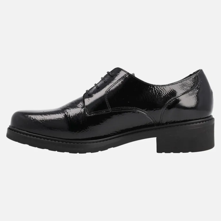 Zapatos negros de charol con cordones