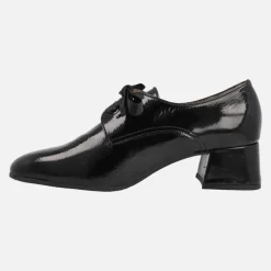 Zapatos negros de charol con cordones de raso