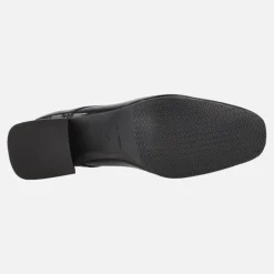 Zapatos negros de charol con cordones de raso