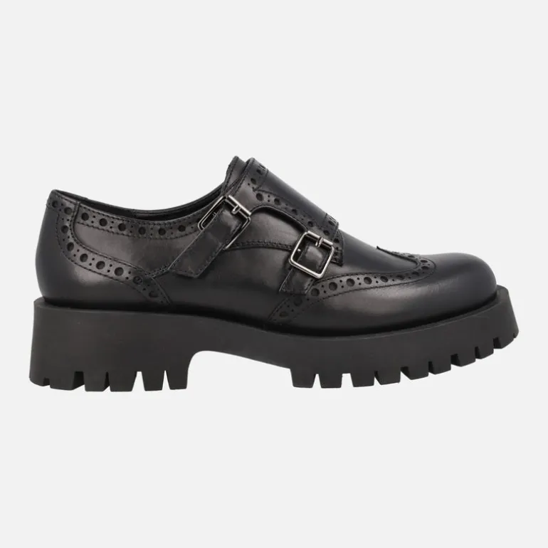 Zapatos negros de piel con hebillas y piso track