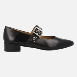 Zapatos negros de piel con tira de hebilla y remaches plateados