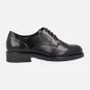 Zapatos negros de piel con cordones y puntera