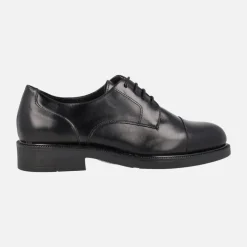 Zapatos negros de piel con cordones y puntera