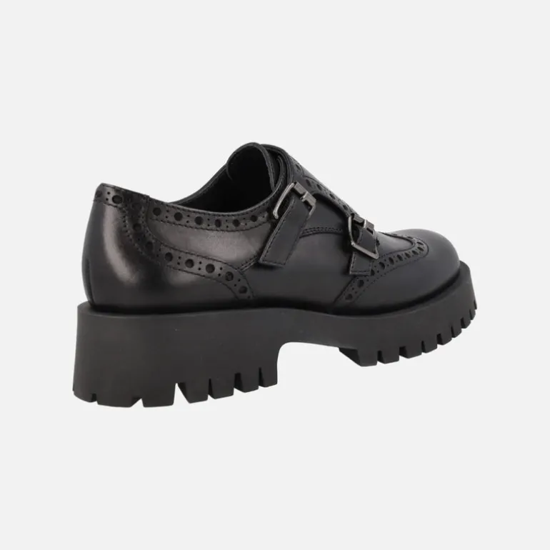 Zapatos negros de piel con hebillas y piso track