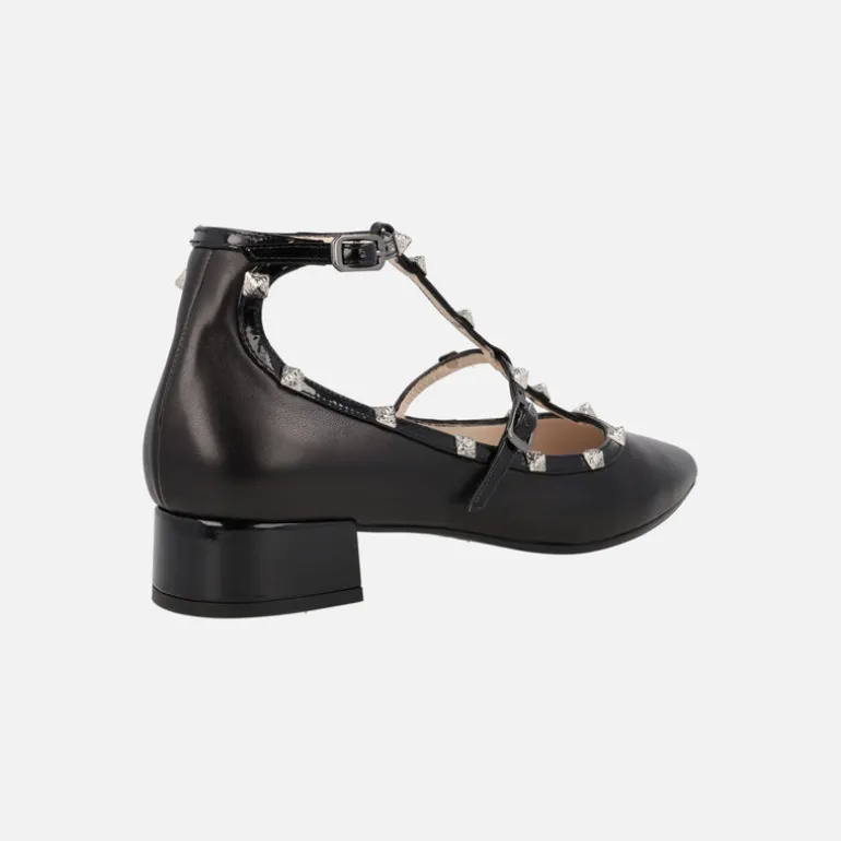 Zapatos negros de piel con pulseras y remaches Lodi Amines