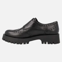 Zapatos negros de piel con hebillas y piso track