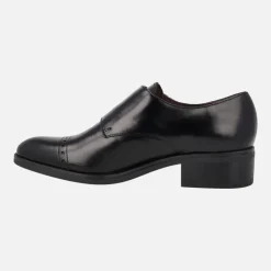 Zapatos negros de piel con hebillas para mujer