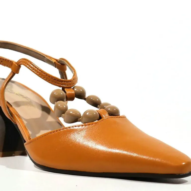Zapatos Nicoletta en piel cuero con adorno de pasta