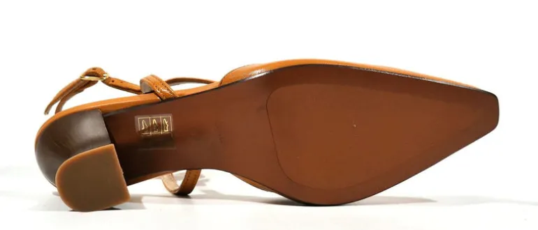 Zapatos Nicoletta en piel cuero con adorno de pasta