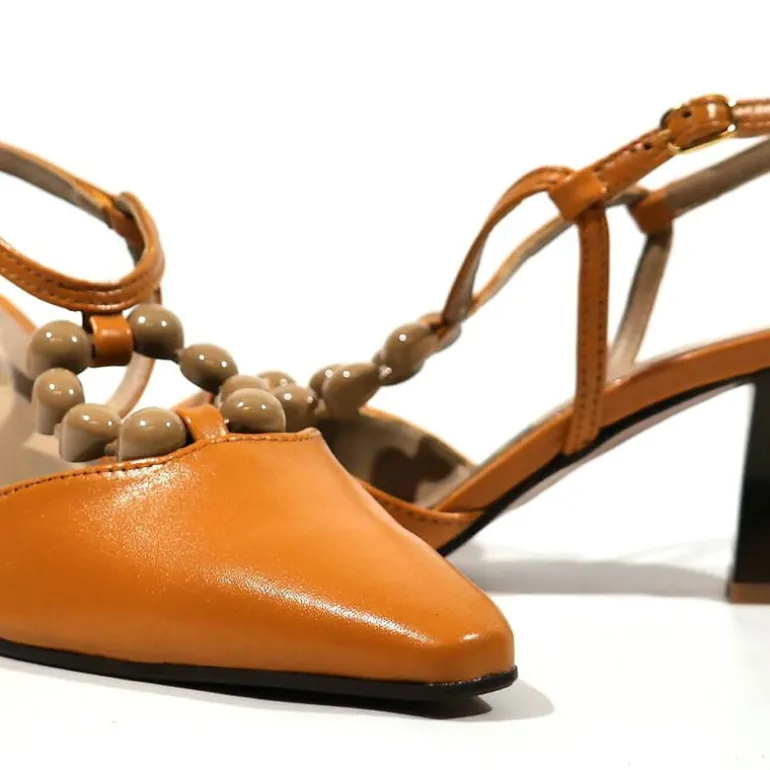 Zapatos Nicoletta en piel cuero con adorno de pasta
