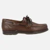 Zapatos náuticos de piel marrón con suela de caucho
