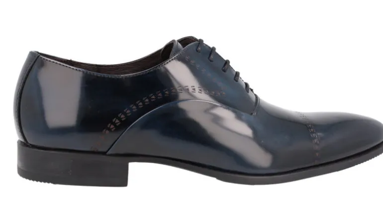 Zapatos oxford para hombre en piel antick con dibujos grabados