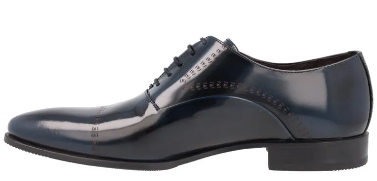 Zapatos oxford para hombre en piel antick con dibujos grabados
