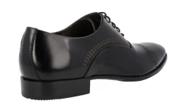 Zapatos oxford para hombre en piel antick con dibujos grabados