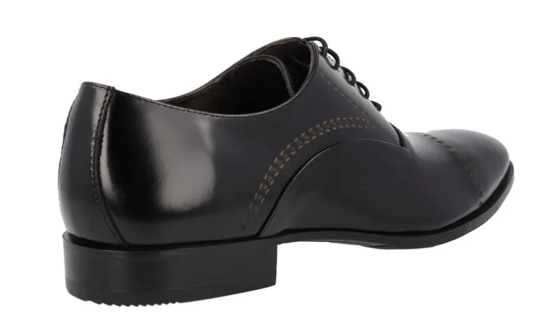 Zapatos oxford para hombre en piel antick con dibujos grabados