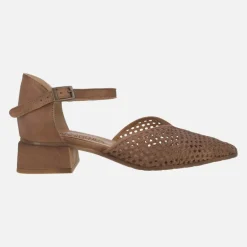 Zapatos trenzados de piel con horma afilada y pulsera al tobillo