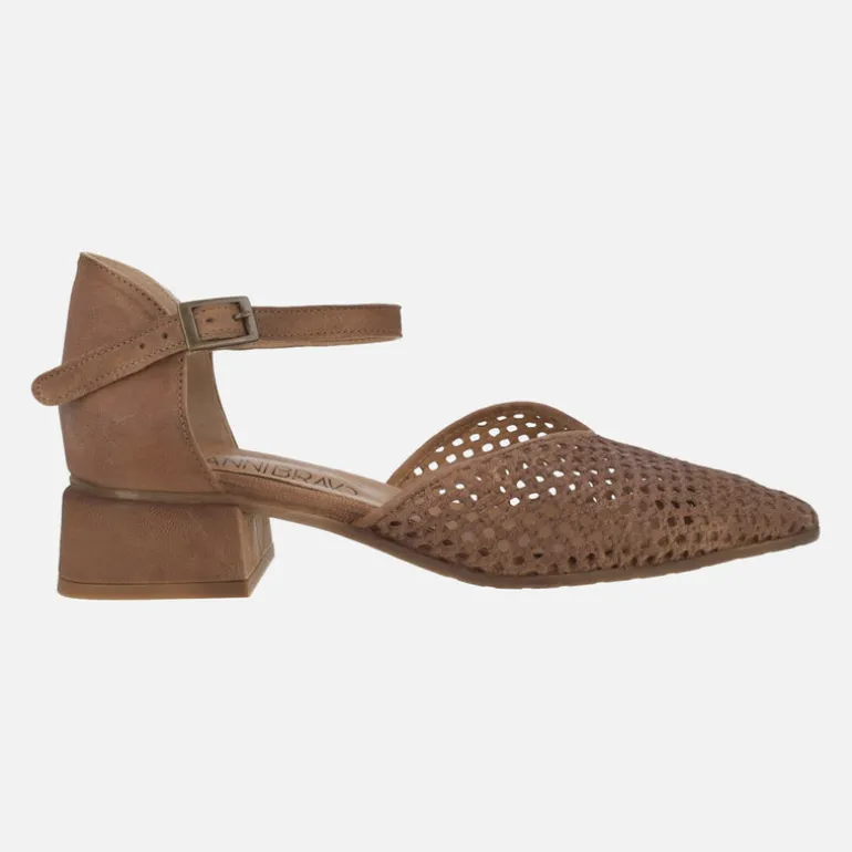 Zapatos trenzados de piel con horma afilada y pulsera al tobillo