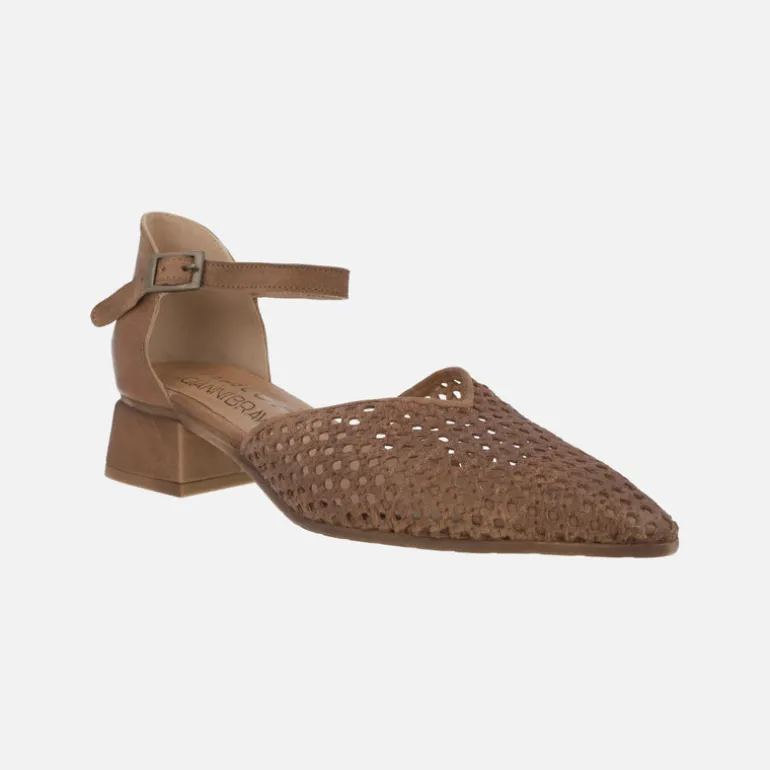 Zapatos trenzados de piel con horma afilada y pulsera al tobillo