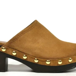 Zueco mujer de serraje cuero con tachas y plataforma