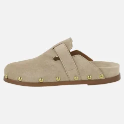 Zuecos Alpe Alive en piel serraje con tachas y hebilla