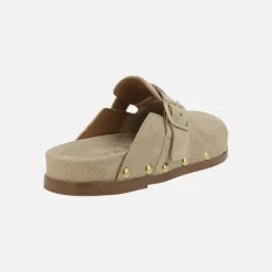 Zuecos Alpe Alive en piel serraje con tachas y hebilla