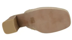 Zuecos de ante beige con remaches y tacón alto Pearl