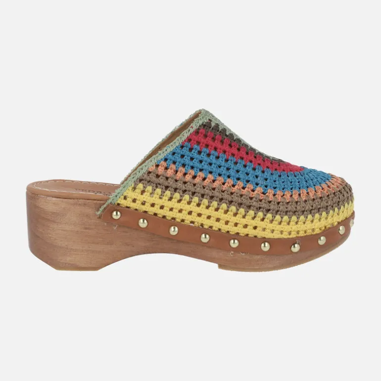 Zuecos de crochet multicolor