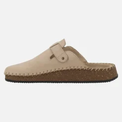 Zuecos de piel color beige con adorno de hebilla