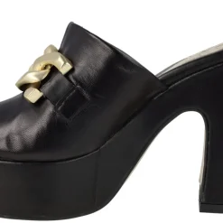 Zuecos de piel con maxi plataforma y adorno de cadena