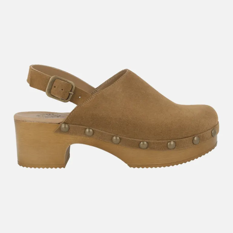Zuecos de piel con tira ajustable al talón y tachas