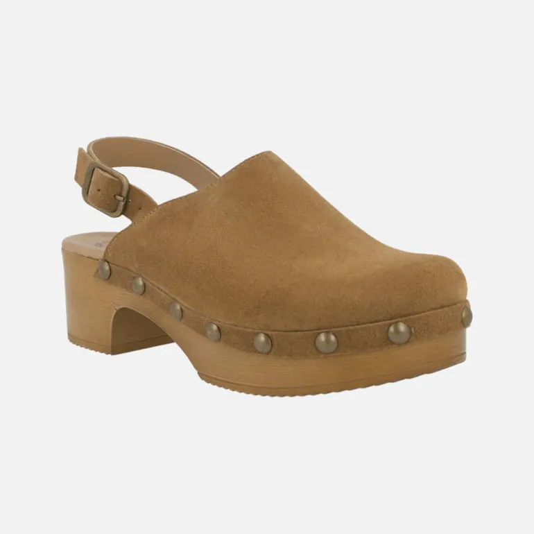 Zuecos de piel con tira ajustable al talón y tachas