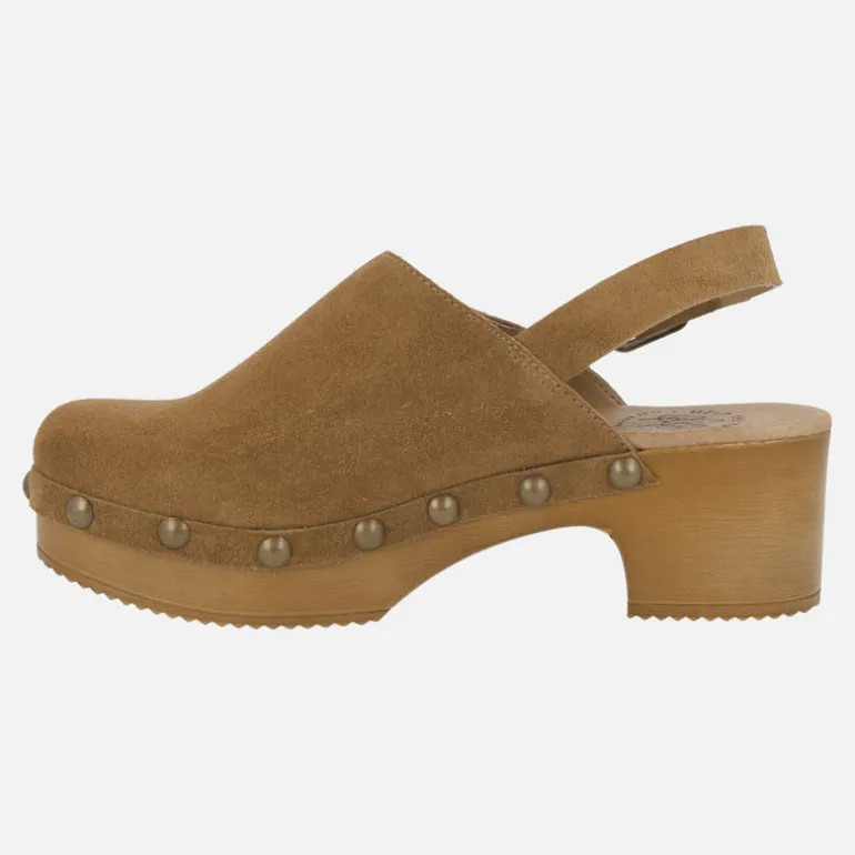 Zuecos de piel con tira ajustable al talón y tachas