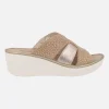 Zuecos de piel en combinado cuero y metal con efecto trenzado
