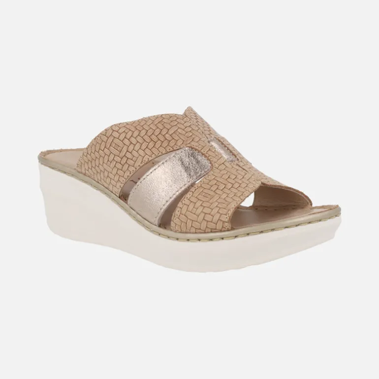 Zuecos de piel en combinado cuero y metal con efecto trenzado