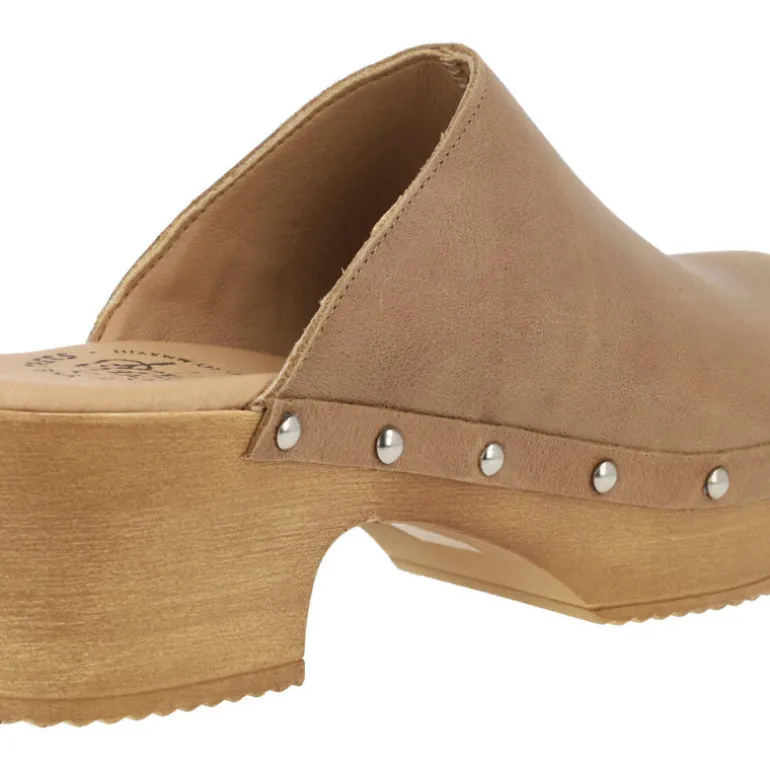 Zuecos de piel para mujer con tachas Help the trees