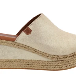 Zuecos de serraje beige metalizado Arenita Boreal