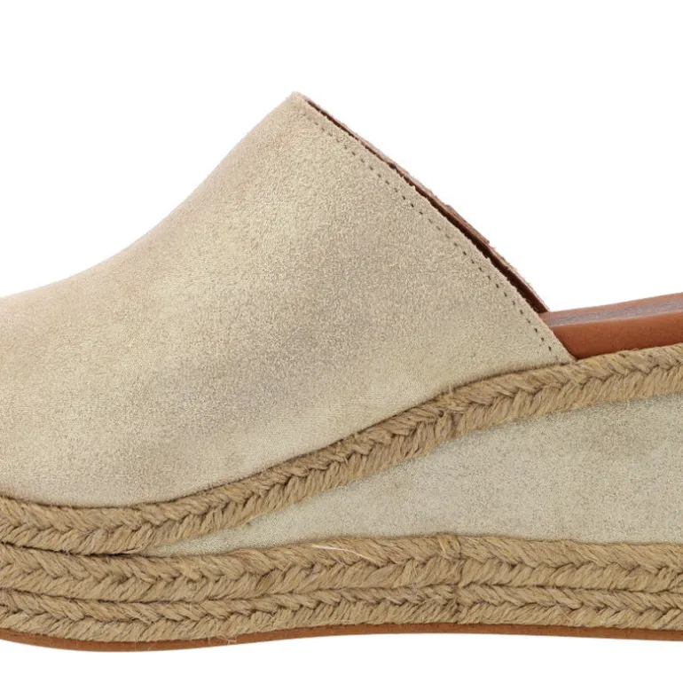 Zuecos de serraje beige metalizado Arenita Boreal