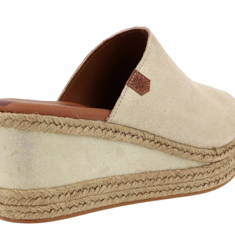 Zuecos de serraje beige metalizado Arenita Boreal