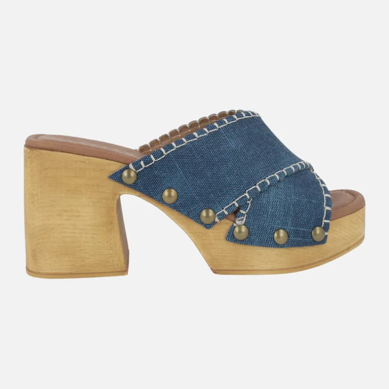 Zuecos de tacón en tejido denim con tachas