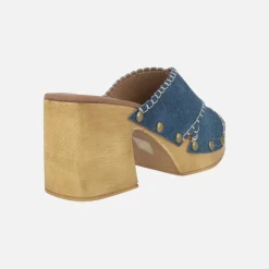 Zuecos de tacón en tejido denim con tachas