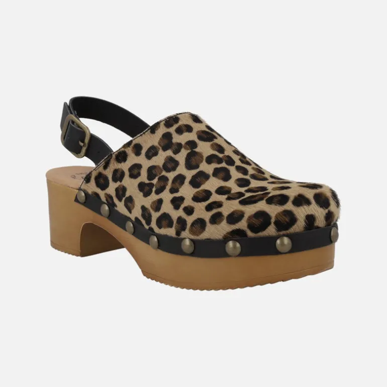 Zuecos en pelo animal print con tira al talón