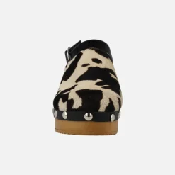 Zuecos en pelo animal print con tira al talón