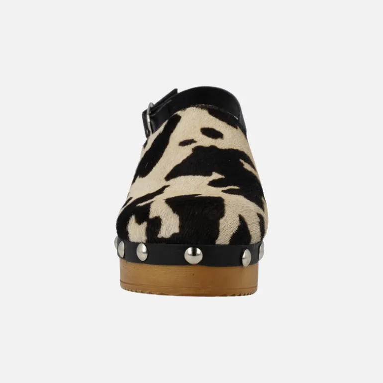 Zuecos en pelo animal print con tira al talón
