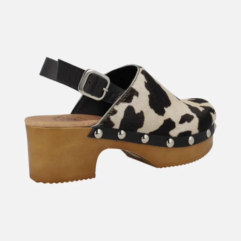 Zuecos en pelo animal print con tira al talón