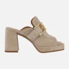 Zuecos en serraje beige con puntera abierta y hebilla Alpe Chiara