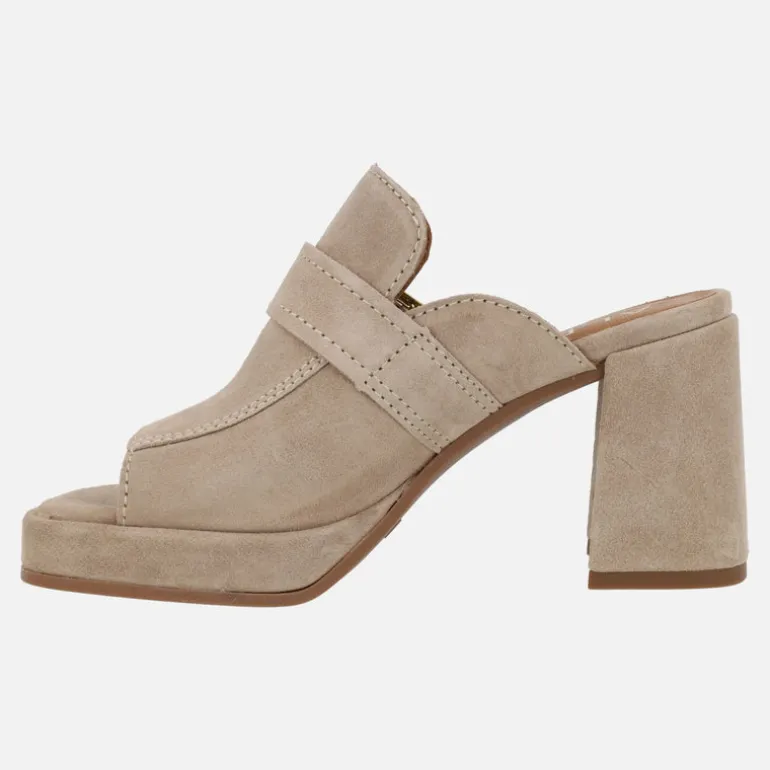 Zuecos en serraje beige con puntera abierta y hebilla Alpe Chiara