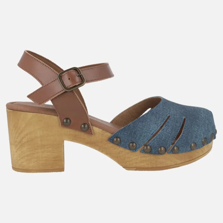 Zuecos Tiziana en combinado denim con pulsera al tobillo y tachas