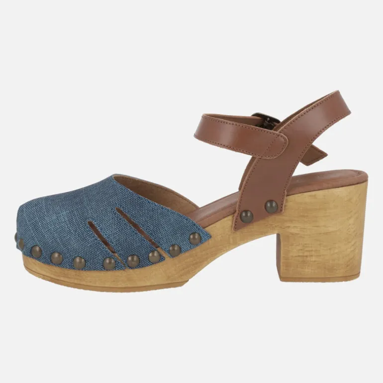 Zuecos Tiziana en combinado denim con pulsera al tobillo y tachas